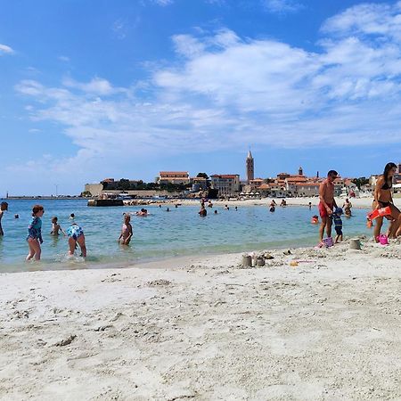 Apartments With A Parking Space Rab - 12383 Banjol Εξωτερικό φωτογραφία