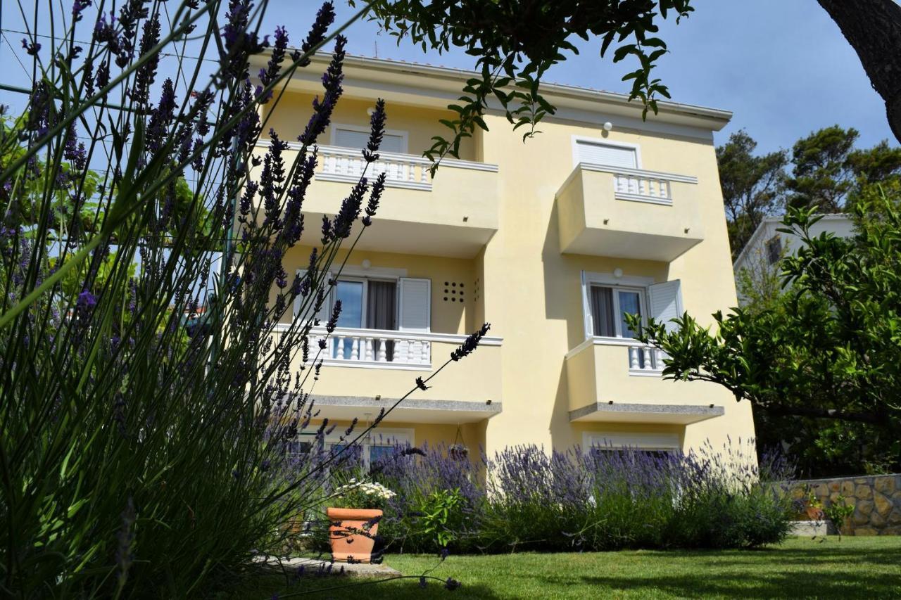 Apartments With A Parking Space Rab - 12383 Banjol Εξωτερικό φωτογραφία