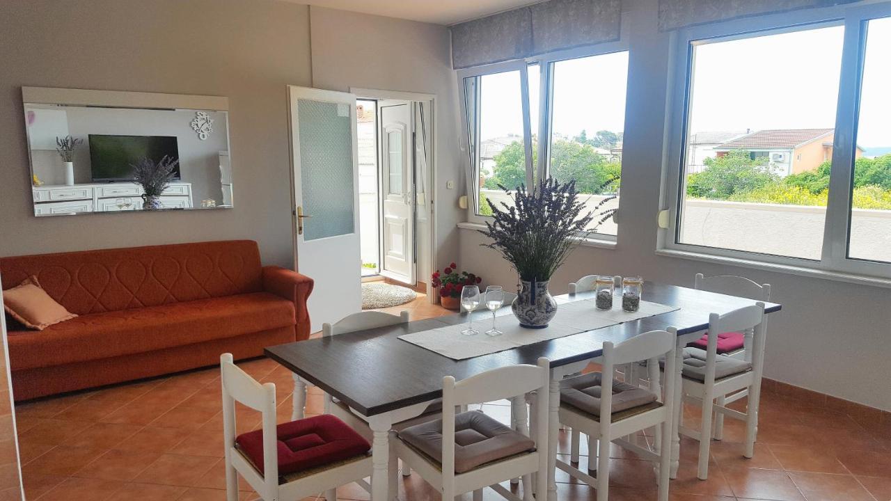 Apartments With A Parking Space Rab - 12383 Banjol Εξωτερικό φωτογραφία